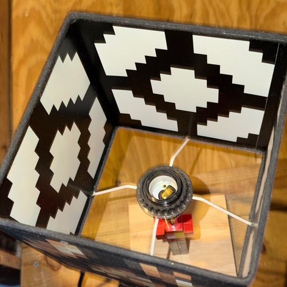 Minecraft Glowstone Table Lamp - Picture 5 of 6